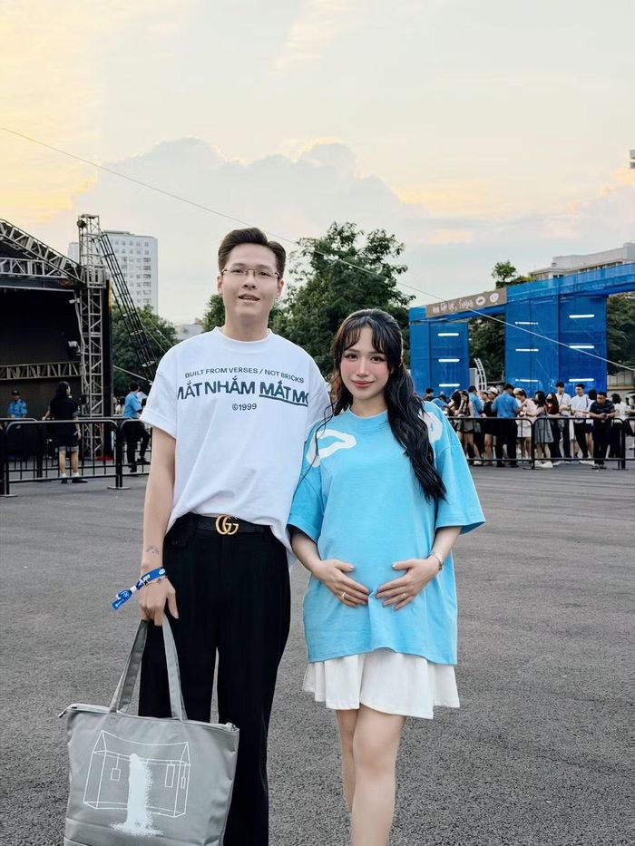 Nhiều người nhận xét Joyce Phạm dường như ngày càng thăng hạng nhan sắc sau mỗi lần sinh nở. Những lời khen như “đẻ nhiều mà vẫn xinh” hay “càng ngày càng có gu” xuất hiện khá nhiều dưới các bài đăng của cô. Ảnh: FB Phạm Trần Nguyễn Minh Phạm