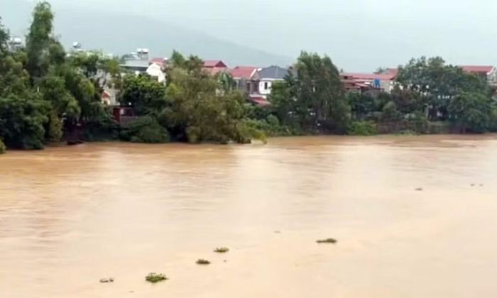 Lũ trên sông Lục Nam vượt báo động 3 và tiếp tục lên.
