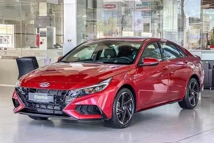Hyundai Elantra: 14 xe Xếp thứ hai trong danh sách 10 mẫu ôtô bán ế ẩm nhất Việt Nam trong tháng 7/2026 là Hyundai Elantra. Mẫu xe Hàn Quốc này là lựa chọn của 14 khách hàng Việt, giảm 22,2% so với tháng liền trước. Doanh số tích lũy từ đầu năm đến nay của Hyundai Elantra cũng rất khiêm tốn, chỉ đạt 218 xe.