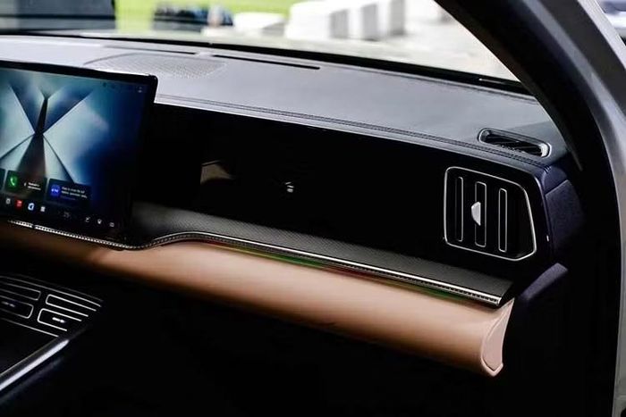 Xe được trang bị bộ pin dung lượng 18,3 kWh. Theo thông số từ nhà sản xuất, Sealion 5 có thể chạy thuần điện khoảng 110 km theo chu trình thử nghiệm NEDC.