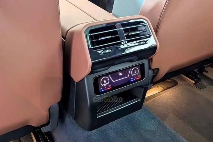 Tukan được phát triển trên phiên bản cải tiến của khung gầm MQB - nền tảng đang được sử dụng trên mẫu SUV cỡ nhỏ Volkswagen T-Cross, qua đó lý giải những điểm chung về kết cấu. Đây là mẫu xe đầu tiên sử dụng nền tảng MQB được trang bị hệ thống treo sau dạng nhíp lá, giải pháp cho phép xe có khả năng chở nặng hơn so với treo sau dạng thanh xoắn truyền thống.
