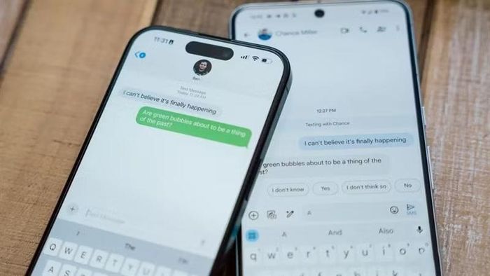 RCS đang thu hẹp khoảng cách nhắn tin giữa iPhone và Android, trong khi Quick Share giúp việc chia sẻ dữ liệu trên Android thuận tiện hơn trước.