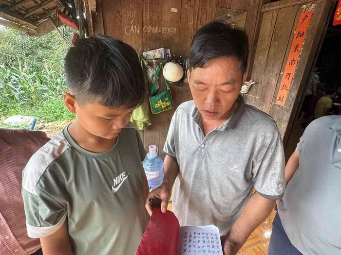 Ông Bàn Phụ Cán, người tổ chức lớp học.