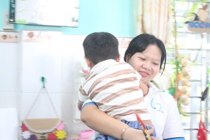 Cô, trò gặp lại sau thời gian 3 tháng nghỉ hè.