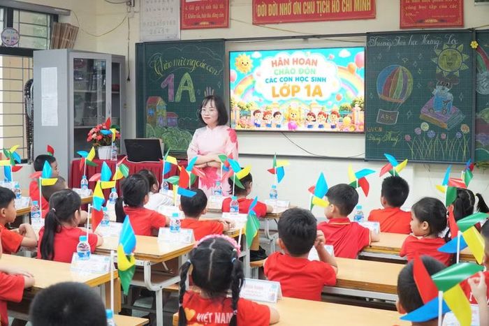 Đây là trường tiểu học duy nhất trên địa bàn thành phố Vinh cũ có hai cơ sở. Với quy mô gần 2.000 học sinh, năm học 2026-2027, trường không nằm trong diện sáp nhập, nên ổn định về công tác tổ chức, cán bộ giáo viên lẫn học sinh.