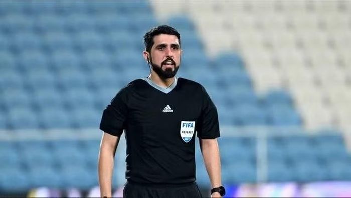 Trọng tài Ahmed Eisa Mohamed Darwish sẽ cầm còi trận chung kết lượt về ASEAN Cup 2026.