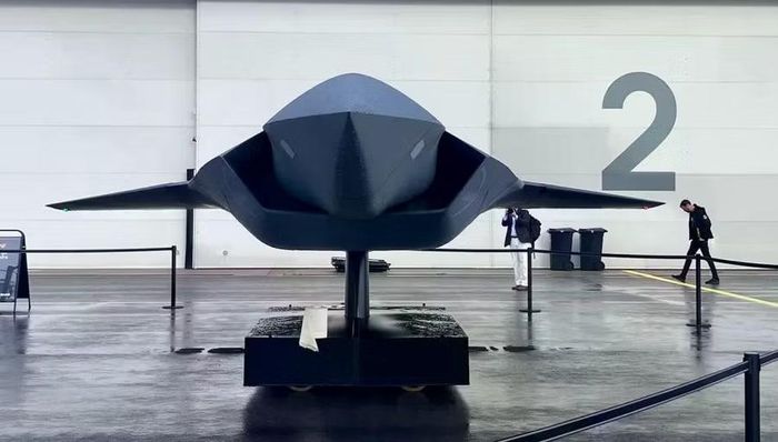 Mô hình kích thước thật của nguyên mẫu UAV tàng hình siêu thanh Saab A3-001.