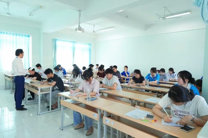 Thông tư 49/2026/TT-BGDĐT đặt ra yêu cầu nhà trường đổi mới phương pháp giảng dạy, kiểm tra và đánh giá. Ảnh: KGU.