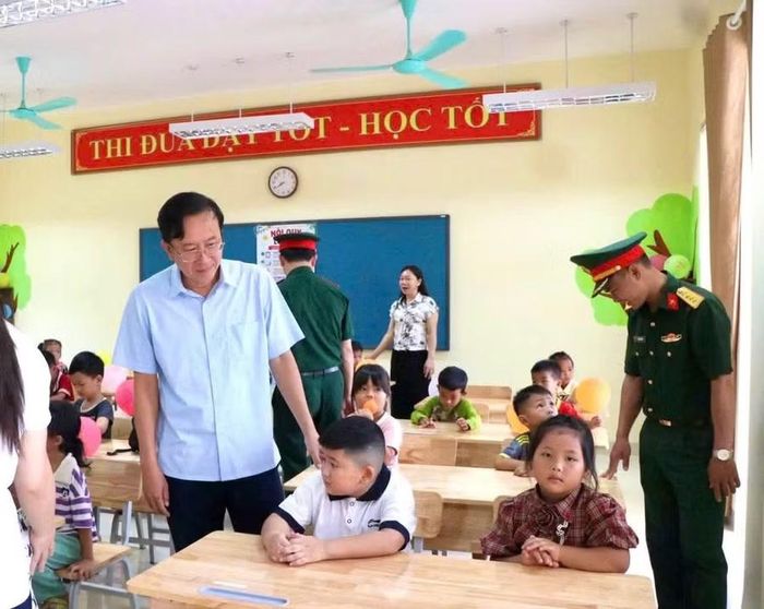 Trường rường PTNT TH&THCS Pa Tần đón 64 học sinh lớp 1.
