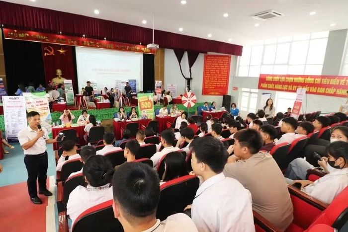 Thông qua ngày hội việc làm, sinh viên sẽ nắm bắt được nhu cầu và yêu cầu của nhà tuyển dụng.