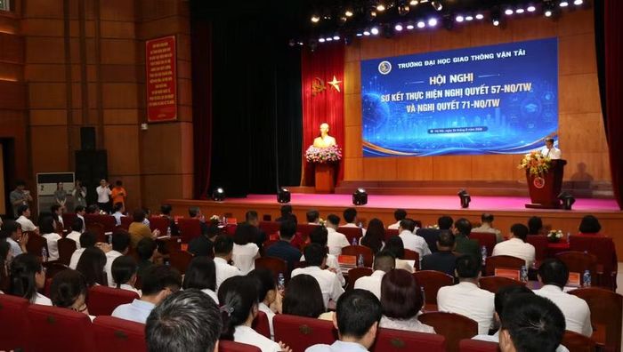 Toàn cảnh hội nghị.