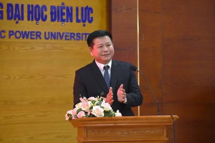 Bí thư Đảng ủy, Hiệu trưởng Trường Đại học Điện lực Đinh Văn Châu phát biểu.