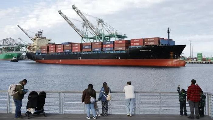 Tàu container Doris Ocean rời cảng Los Angeles, California, Mỹ. (Nguồn: Getty Images)