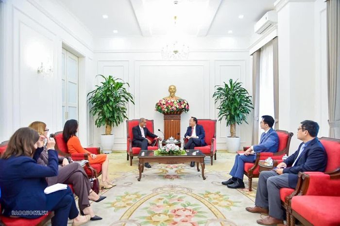 Thứ trưởng Nguyễn Hoàng Long đề nghị UNICEF tiếp tục đồng hành cùng Việt Nam thực hiện các mục tiêu, tầm nhìn phát triển của đất nước. (Ảnh: Quang Hòa)