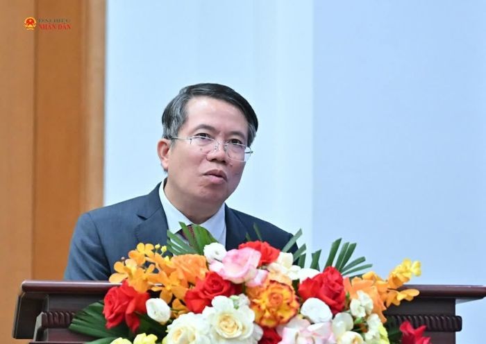 Phó Chủ nhiệm Văn phòng Quốc hội Nguyễn Văn Hiển thông tin tóm tắt về kết quả Kỳ họp không thường lệ thứ Nhất. (Ảnh: Quang Khánh)