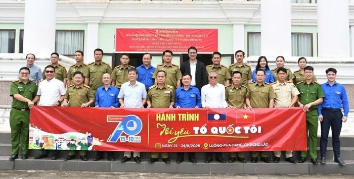 Các đại biểu chụp ảnh lưu niệm. (Nguồn: Tổng Lãnh sự quán Việt Nam tại Luang Prabang)