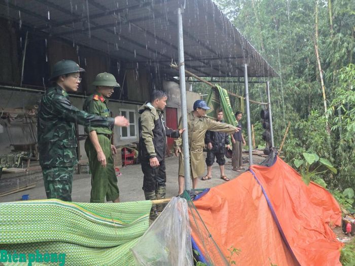 Cán bộ Bộ đội Biên phòng tỉnh Thanh Hóa phối hợp với các lực lượng chức năng sẵn sàng ứng phó với các tình huống khẩn cấp. Ảnh: Đơn vị cung cấp