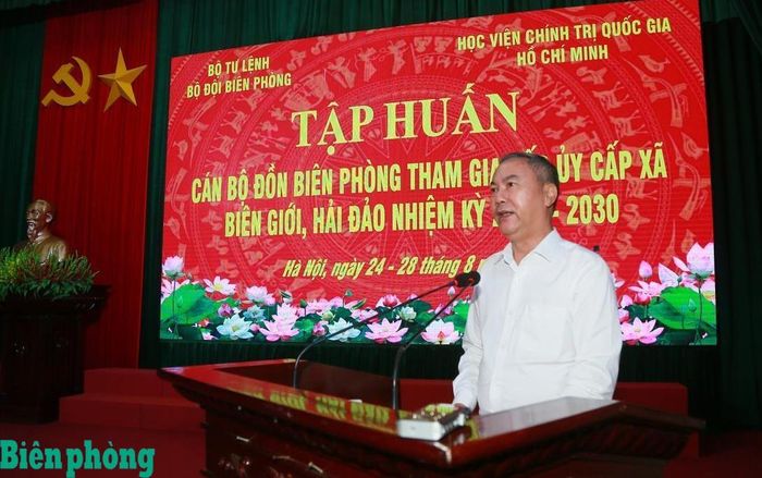 Phó Giáo sư, Tiến sĩ Hoàng Hùng Hải, Phó Vụ trưởng Vụ Quản lý, đào tạo, bồi dưỡng, Học viện Chính trị Quốc gia Hồ Chí Minh phát biểu tại buổi khai mạc. Ảnh: Cẩm Linh