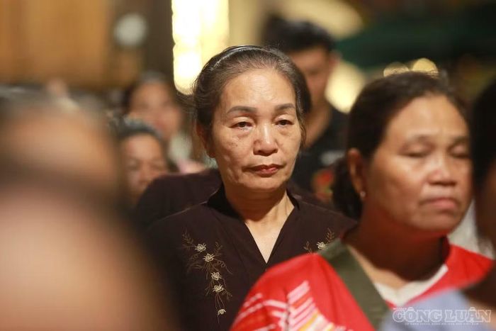Không chỉ những người trẻ, mùa Vu Lan cũng khơi dậy nhiều ký ức sâu sắc trong những người lớn tuổi.