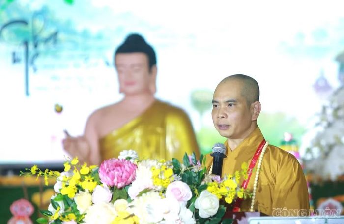 Chia sẻ tại buổi lễ, Đại đức Thích Trí Thịnh, Phó Trưởng Ban Trị sự Giáo hội Phật giáo Việt Nam tỉnh Phú Thọ, Trụ trì chùa Kim Sơn Lạc Hồng, cho biết tháng Bảy âm lịch là thời điểm lòng người lắng lại, hướng về công ơn sinh thành, dưỡng dục và tri ân những người đã khuất.