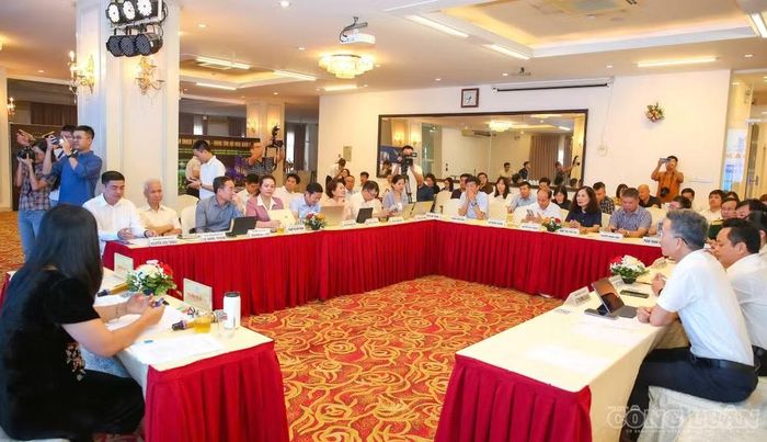 Toàn cảnh tọa đàm, nơi các đại biểu trao đổi về những điểm mới của Luật Báo chí và các chế tài pháp lý liên quan đến hoạt động báo chí.