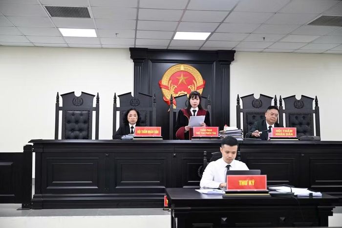 HĐXX tuyên án. Ảnh: Hoàng Huy