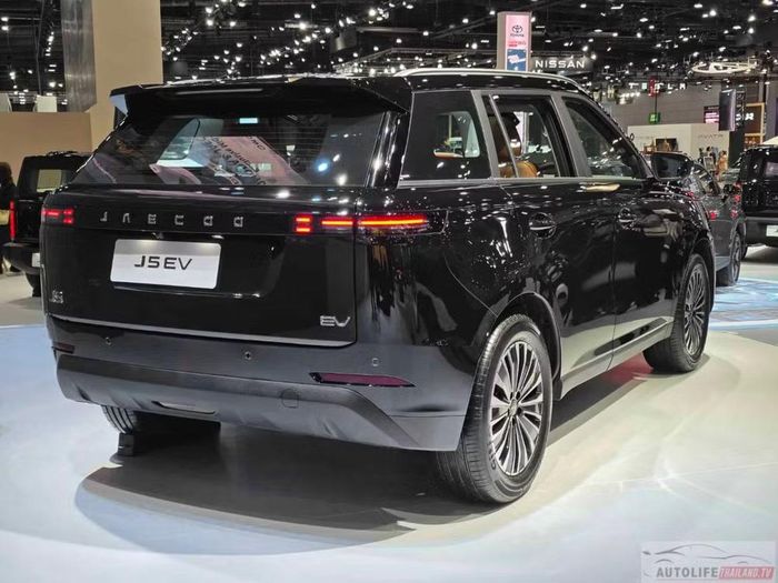 Kích thước và ngoại hình xe hầu như không có khác biệt so với bản tại Việt Nam. Ảnh: AutoLife Thailand