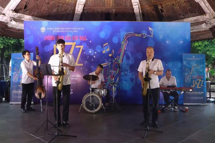 Chương trình “Âm nhạc cuối tuần” mang đến cho người dân và du khách những trải nghiệm âm nhạc đa sắc màu. Ảnh: Sở VHTT&DL Hà Nội