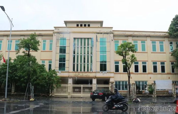 Trụ sở cũ của Sở Văn hóa tỉnh Nghệ An đang bỏ không. Ảnh: Kim Long