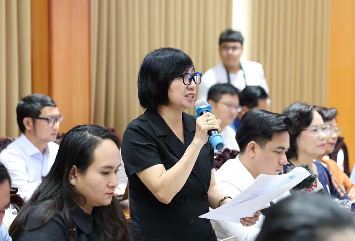 PGS.TS Nguyễn Thị Thanh Phượng nêu ý kiến.