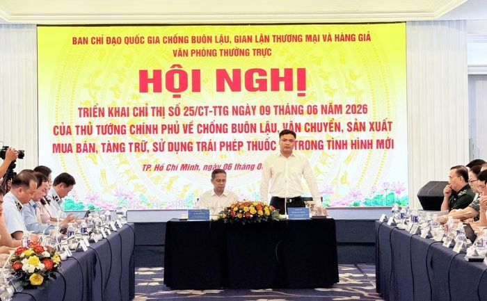 Ông Đặng Văn Dũng, Phó Chánh Văn phòng Thường trực Ban Chỉ đạo 389 Quốc gia nhấn mạnh cần huy động sự tham gia của cả xã hội, cộng đồng doanh nghiệp, người dân để ngăn chặn, tiến tới chấm dứt tình trạng buôn lậu, vận chuyển, kinh doanh, sử dụng thuốc lá trái phép.