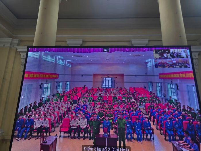 Nguyễn Đỗ Trúc Phương tại phiên tòa. Ảnh chụp qua màn hình.
