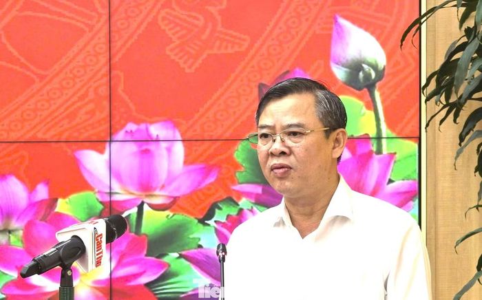 Ông Trương Cảnh Tuyên - Chủ tịch UBND TP. Cần Thơ yêu cầu các đơn vị chủ động giải quyết vướng mắc theo thẩm quyền, không để công việc chậm trễ, ách tắc kéo dài.