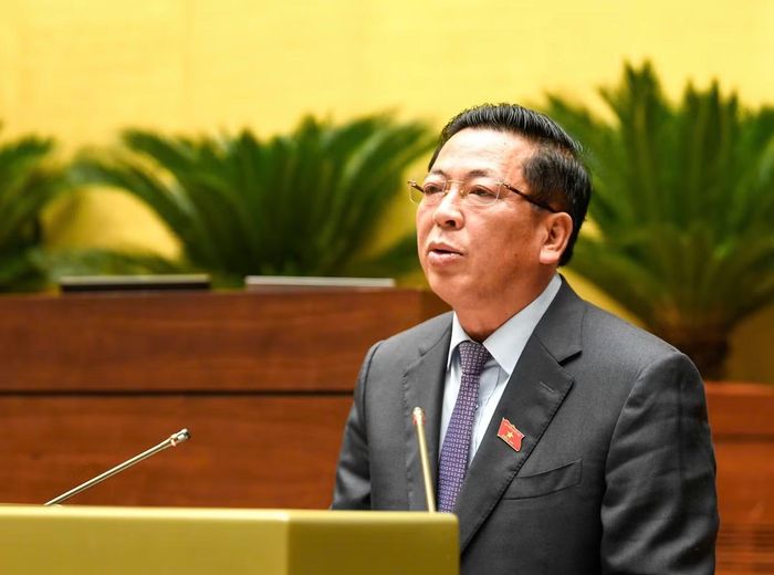  Bộ trưởng Xây dựng Trần Hồng Minh báo cáo tiếp thu, giải trình. (Ảnh: Như Y) 