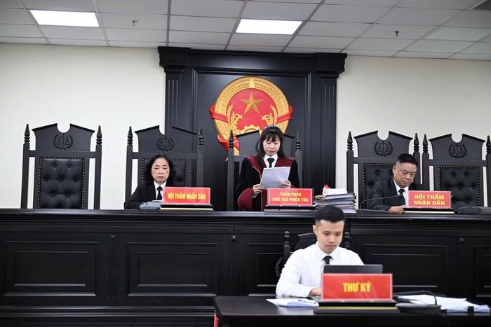 Hội đồng xét xử tuyên án bị cáo.
