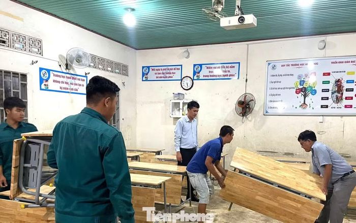 Trường Tiểu học Vĩnh Tân (phường Vĩnh Tân) được thay bàn ghế mới sau phản ánh bàn ghế hư hỏng, tháng 9/2025. Ảnh: Hương Chi