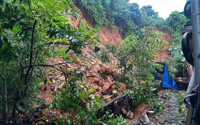 Sạt lở đất tại phường Nhị Chiểu, TP Hải Phòng.