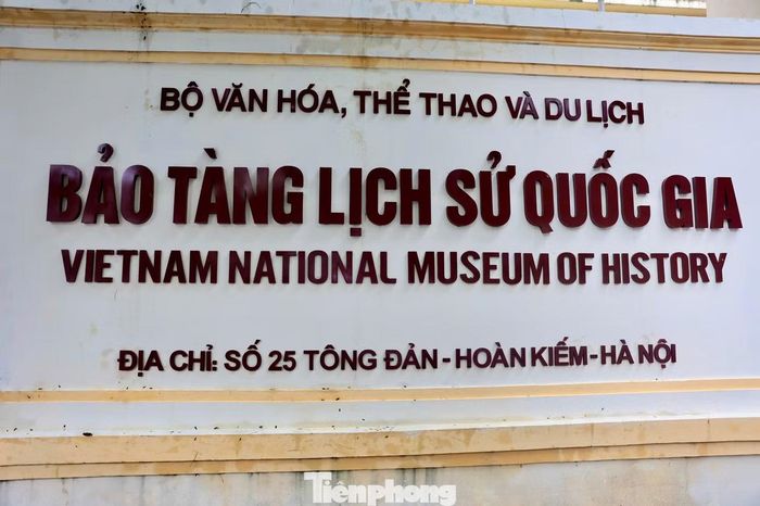 Một nội dung đáng chú ý trong kết luận thanh tra là vụ việc tại cơ sở nhà, đất số 23 Tông Đản, phường Hoàn Kiếm, Hà Nội có diện tích khoảng 9.499,8 m². Đây là cơ sở thuộc khuôn viên Bảo tàng Lịch sử quốc gia. Theo kết luận của Thanh tra Chính phủ, khoảng 80 m² đất đã bị cá nhân lấn chiếm. Đến ngày 19/6, Bảo tàng chưa được cấp giấy chứng nhận quyền sử dụng đất do còn vướng việc lấn chiếm này. Thanh tra Chính phủ xác định đây là một trong những nội dung cần làm rõ trách nhiệm. Sáng 24/8, phóng viên Tiền Phong đã có mặt tại khu vực này để ghi nhận.