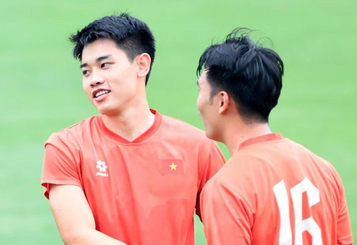  Đình Bắc trong buổi tập cùng đội tuyển vào chiều 24/8. Ảnh: ﻿Trọng Tài. 