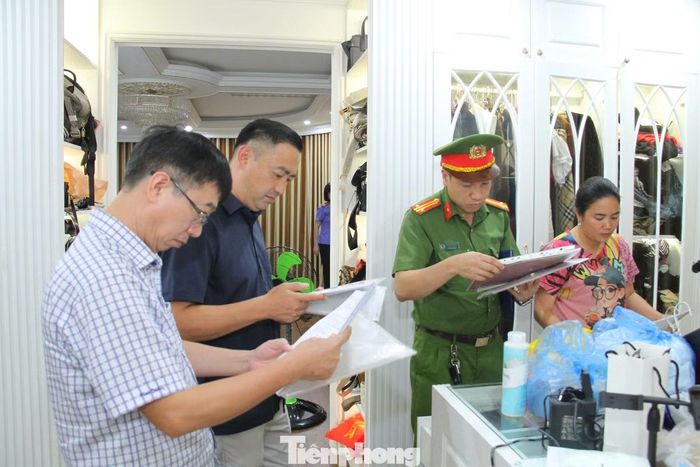 Công an khám xét nơi ở, trụ sở Công ty Cổ phần Tập đoàn Sa PaTV. Ảnh: CACC
