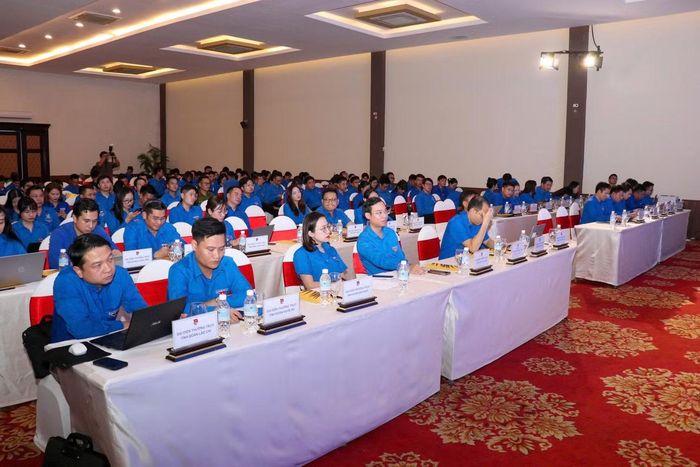 Các đại biểu tham dự hội nghị.