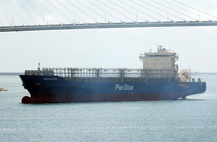 Tàu Panstar Acro của hãng Panstarline dự kiến rời Busan, ghé Felixstowe (Anh), Rotterdam (Hà Lan) và Gdansk (Ba Lan) rồi quay về Hàn Quốc. (Ảnh: RT)