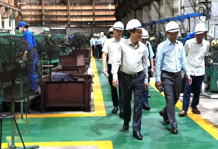 Đoàn kiểm tra công tác chuẩn bị điều kiện phục vụ phần thi thực hành Hội thi thợ giỏi cấp Tập đoàn lần thứ 13, năm 2026 tại Công ty CP Chế tạo máy.