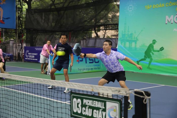 Các vận động viên BSR tham gia tranh tài tại bộ môn pickleball.