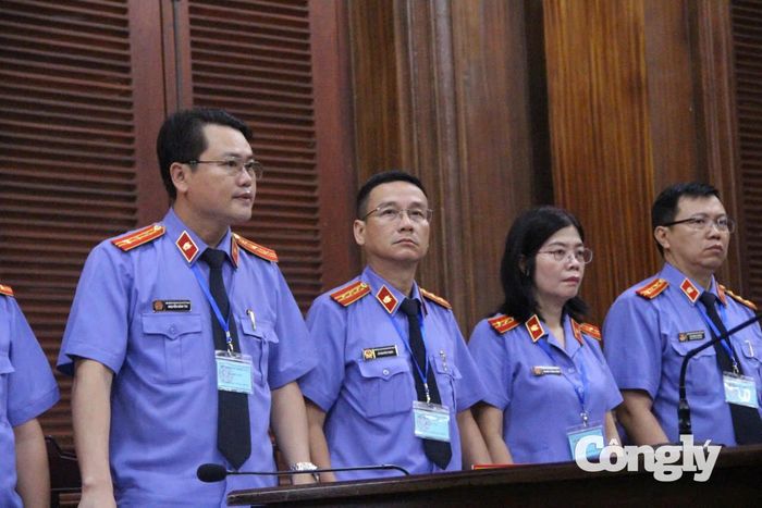 Đại diện VKSND TP.HCM tham gia tố tụng.