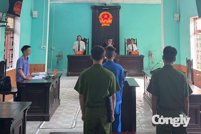 Toàn cảnh phiên toà xét xử bị cáo.