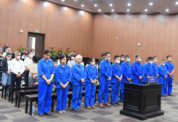 Các bị cáo nghe HĐXX tuyên án.