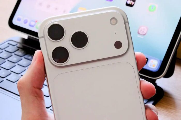 iPhone 18 Pro Max màu bạc mới. Ảnh: Foundry/Macworld