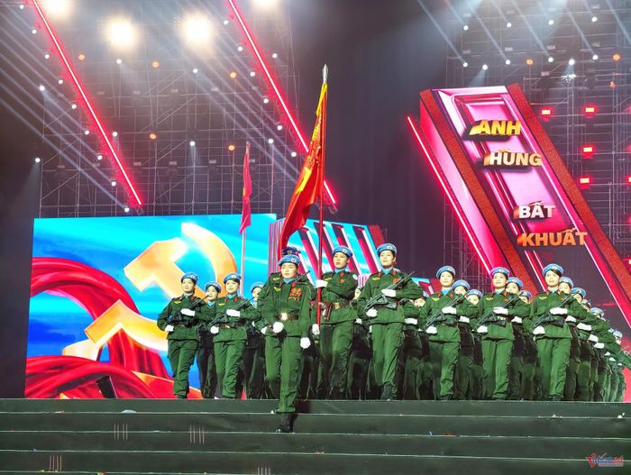Những màn diễu binh "thương hiệu" của concert "Tổ quốc trong tim". 