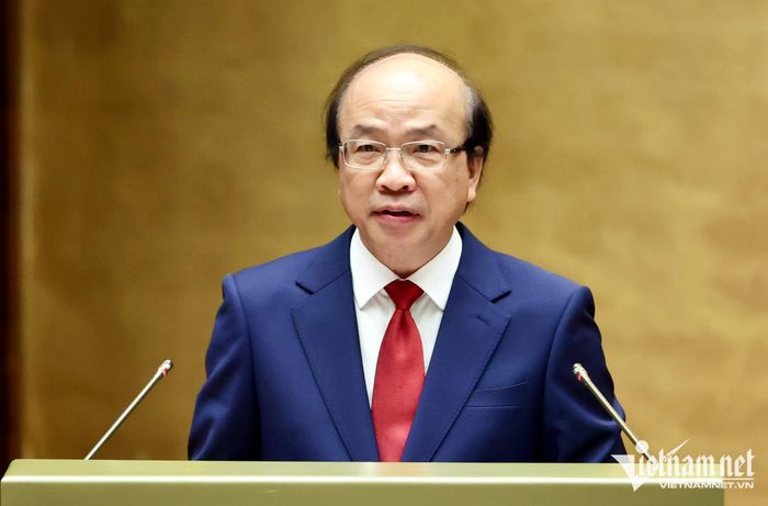 Chủ nhiệm Ủy ban Pháp luật và Tư pháp của Quốc hội Phan Chí Hiếu trình bày giải trình, tiếp thu